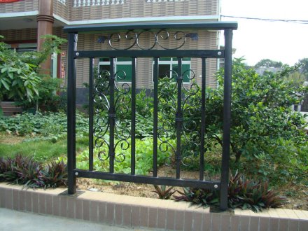 陽臺護欄裝修怎樣才規范？陽臺護欄廠家總結了