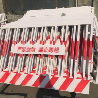 <b>怎樣選購質(zhì)量優(yōu)質(zhì)的基坑防護(hù)護(hù)欄</b>